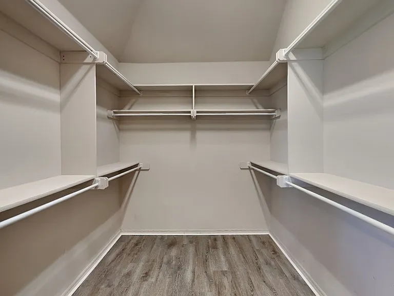 5720 Saint James Pl — Photo 14