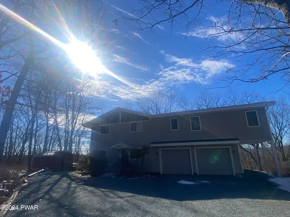 807 Clydesdale Ct, Hawley, PA 18428