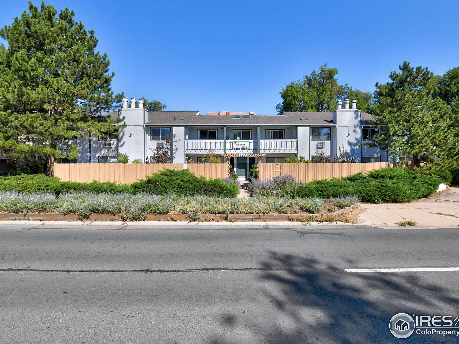 1920 Canyon Blvd - Apartments in Boulder, CO