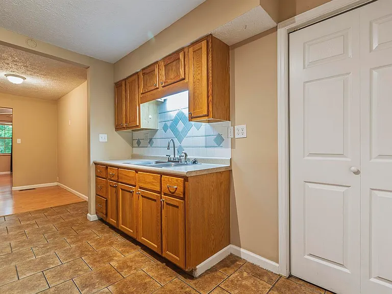 426 Parliament Rd #2 — Photo 4