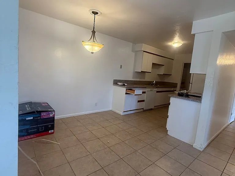 7865 Leona Way — Photo 2