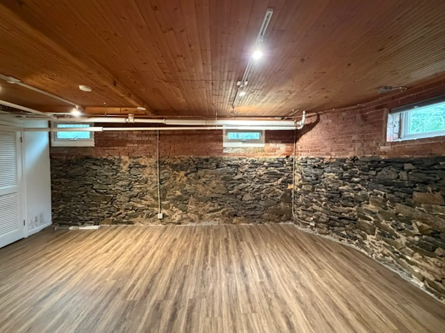 1 bed, 975 sqft, $2,250 — Photo 4