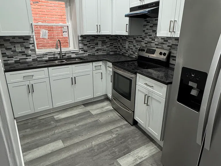 1729 Centre Ave #11 — Photo 2