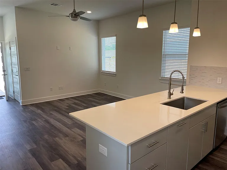 6901 Carver Ave #1 — Photo 7