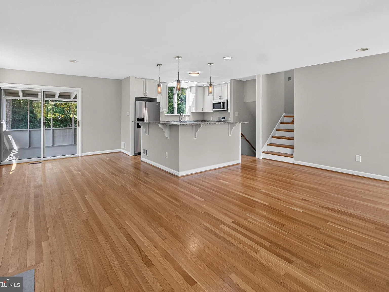 4 bed, 3.0 bath, 3342 sqft, $4,850 — Photo 2