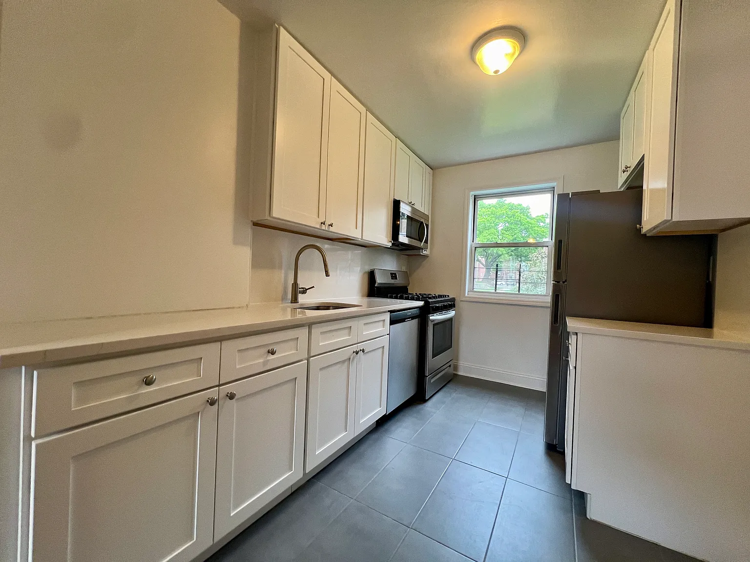 3 bed, 1000 sqft, $2,899 — Photo 3