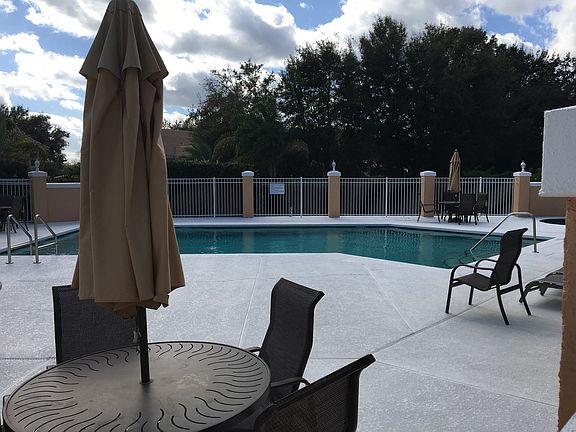 Heated pool with Jacuzzi, Gym, kitchen, clubhouse