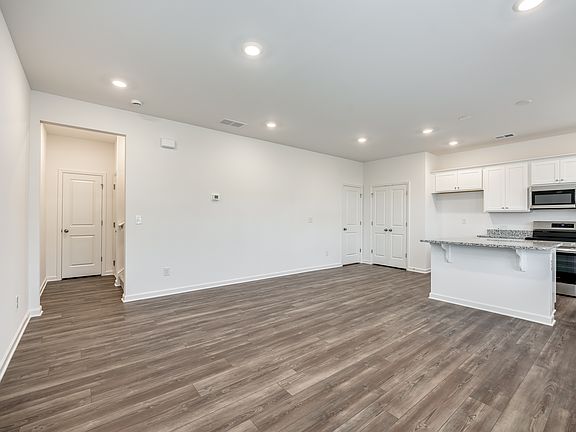 3rd image of 256 Banner Rd