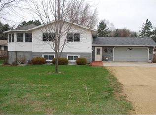 N6190 Hillcrest Rd, Pardeeville, WI 53954