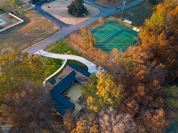 3rd image of 240 River Bend Rd