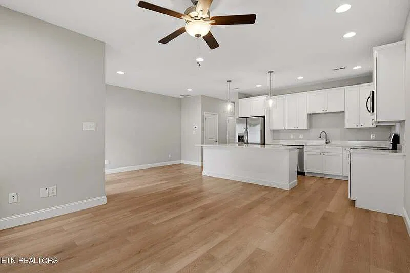 2 bed, 2.5 bath, 2150 sqft, $2,495 — Photo 3