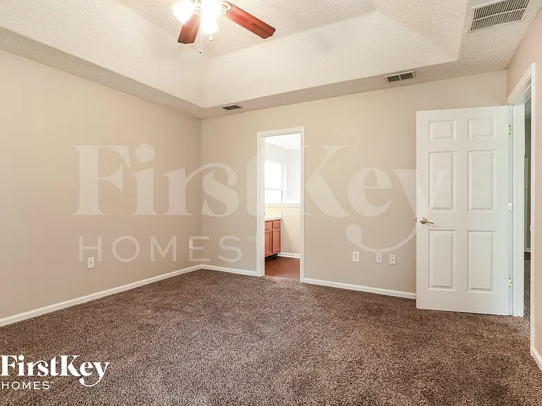 1220 Maclaren St — Photo 9