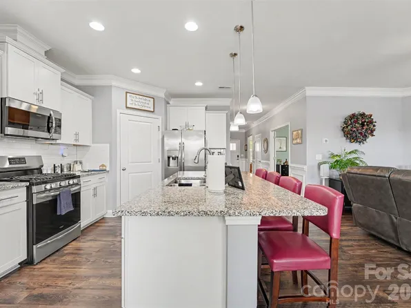110 Boatwright Ln, Mooresville, NC 28117