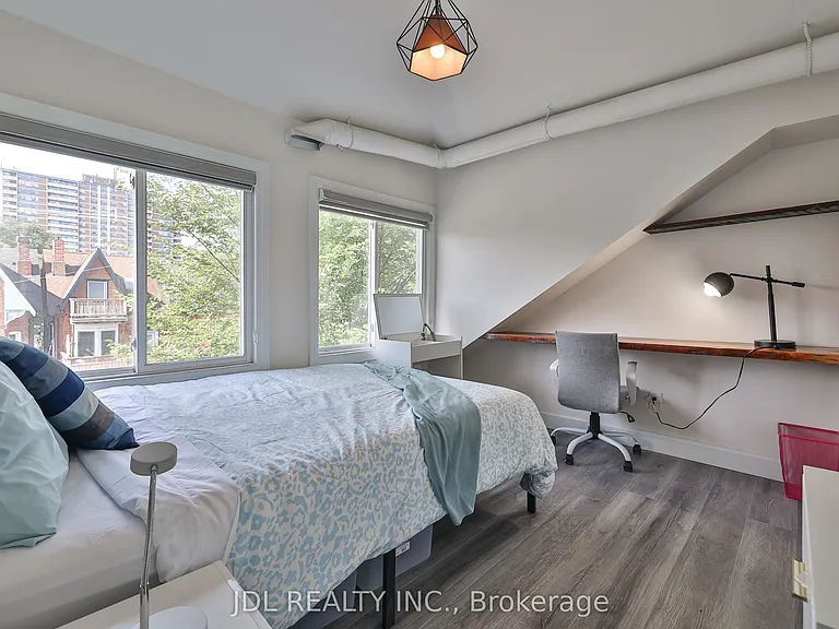 5 Sorauren Ave #7 — Photo 2