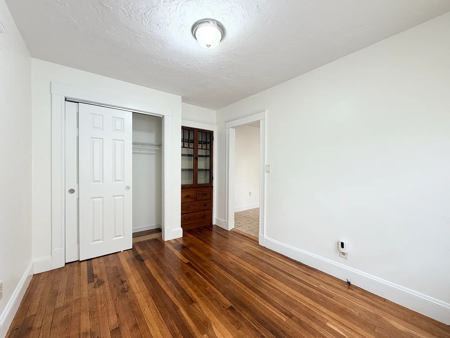 1 bed, 1.0 bath, 700 sqft, $2,300 — Photo 3