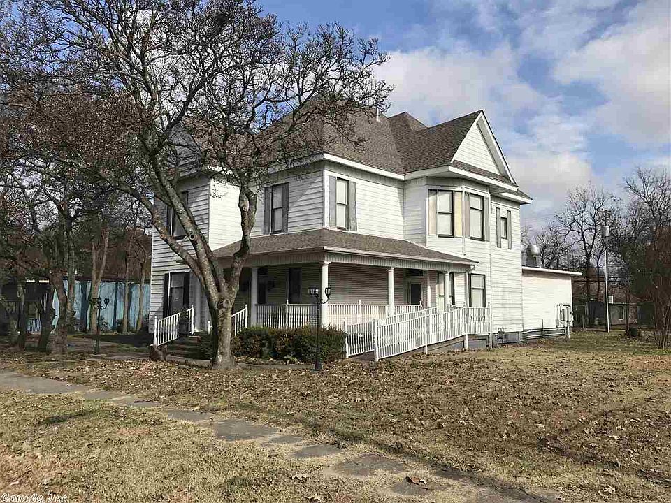 1st image of 311 N Edmonds Ave