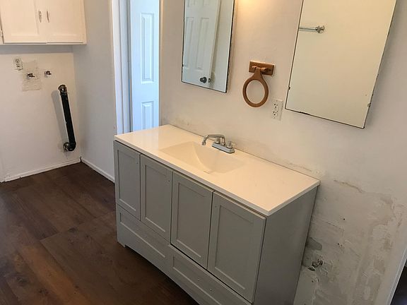 Bath and laundry room