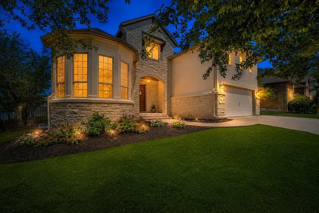 4 bed, 4.5 bath, 4064 sqft, $4,995 — Photo 2