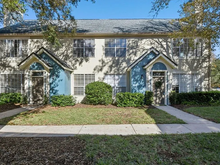 13700 Richmond Park Dr N #12071207 — Photo 1