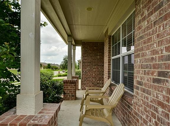 2nd image of 15913 Avenel Way