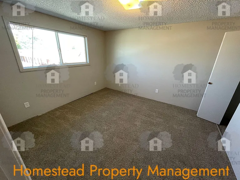 1630 Monmouth St — Photo 8
