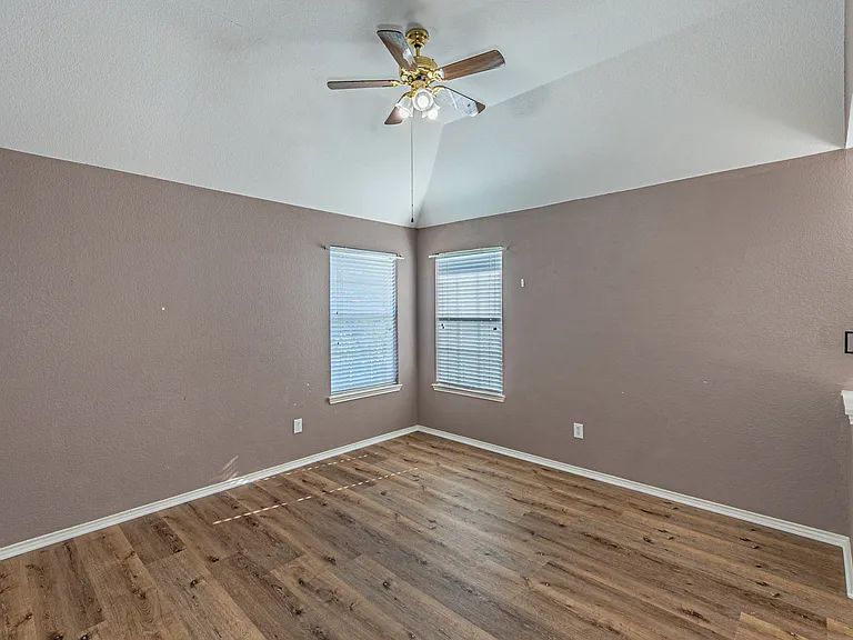 2425 Kittyhawk Dr — Photo 31