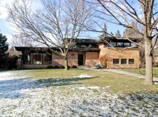 360 Uvedale Rd, Riverside, IL 60546