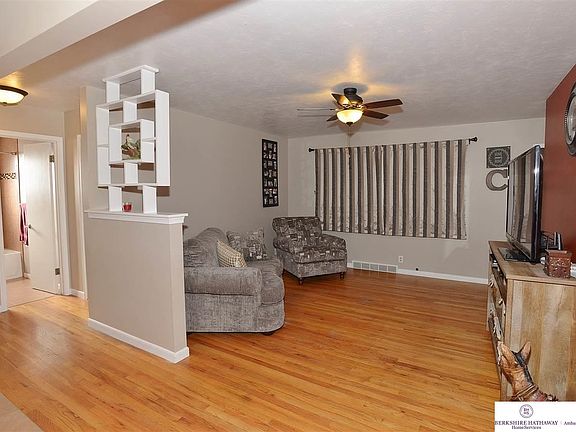 4th image of 6233 S 42nd St