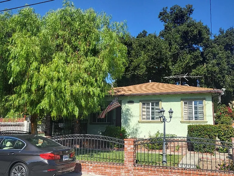 2551 Evelyn St — Photo 3
