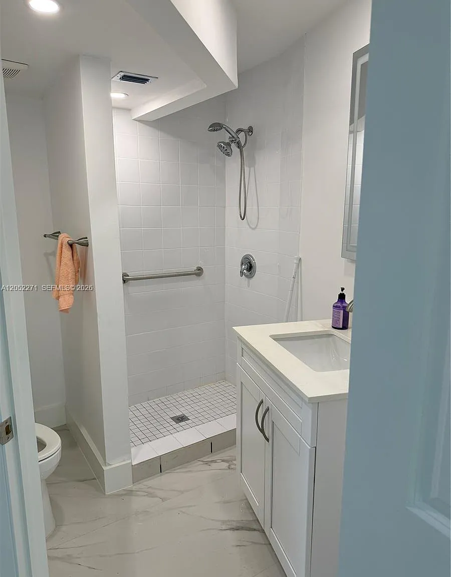 3 bed, 3.0 bath, $5,000 — Photo 2