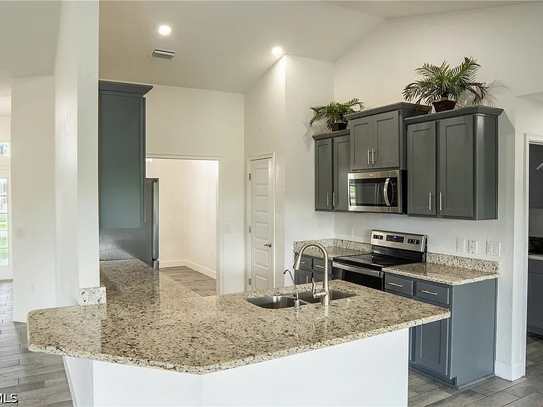 1100 Diplomat Pkwy W — Photo 10