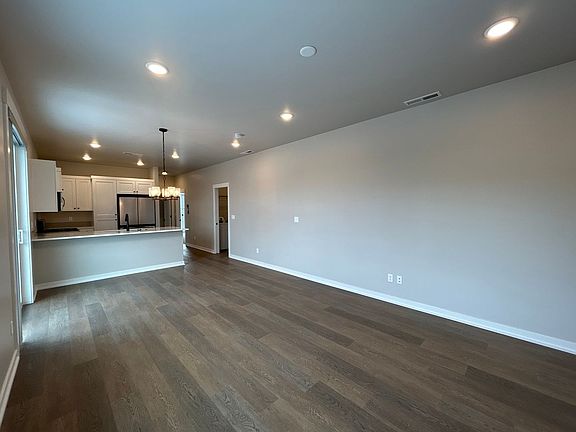 3rd image of 20656 SE Iron Horse Ln