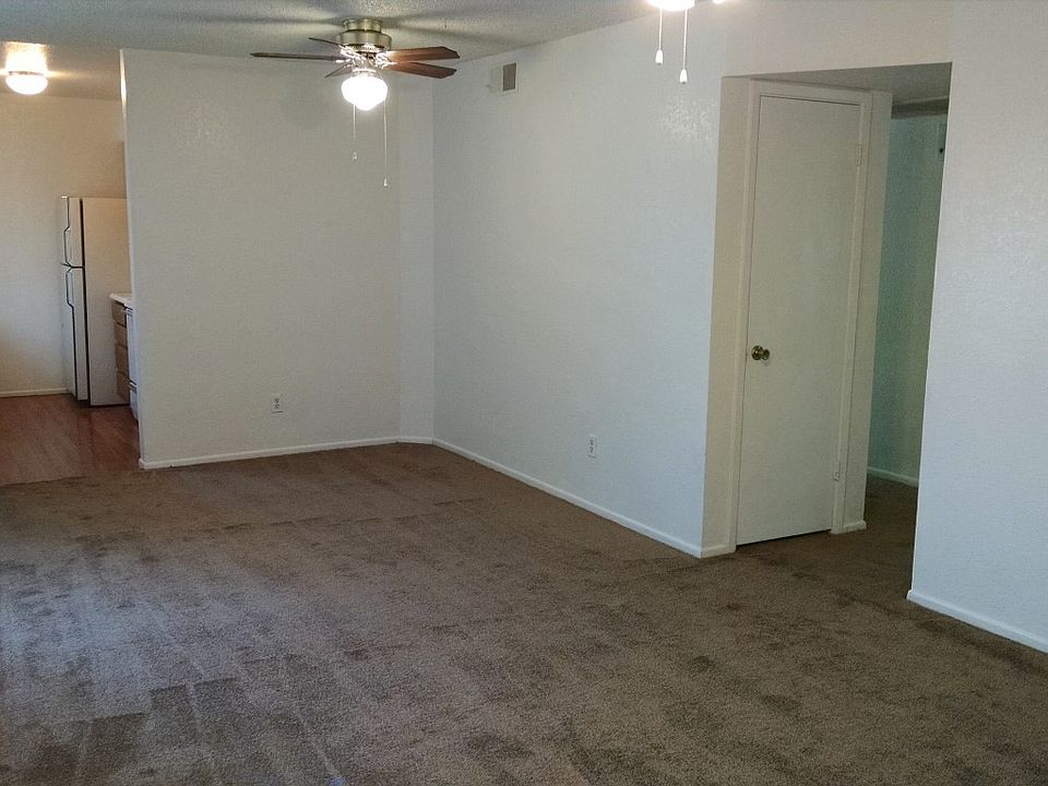 Living Room with NEW CARPET!!