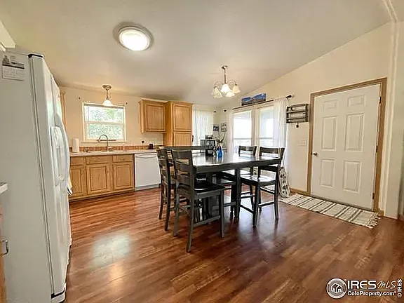 133 E Grand Ave — Photo 6