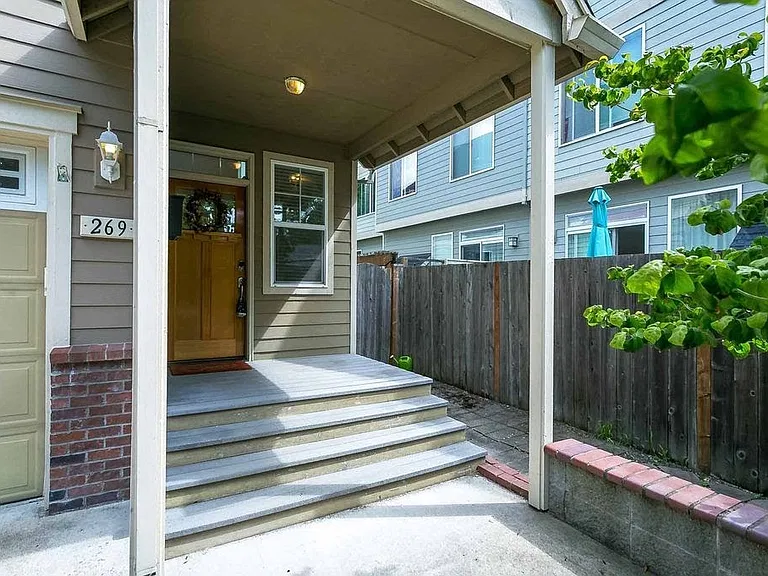 269 NE Jackson St — Photo 20