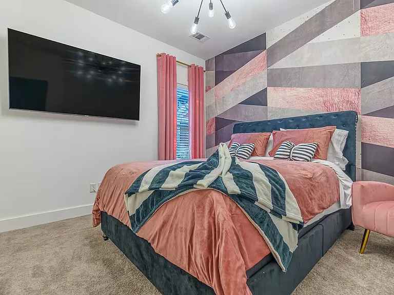 1702 Netherwood Ave — Photo 12