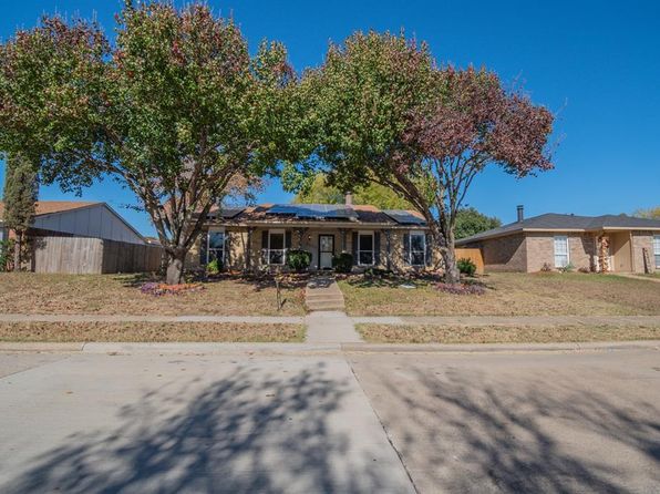 Large Back Yard Grand Prairie Real Estate 6 Homes For Sale Zillow