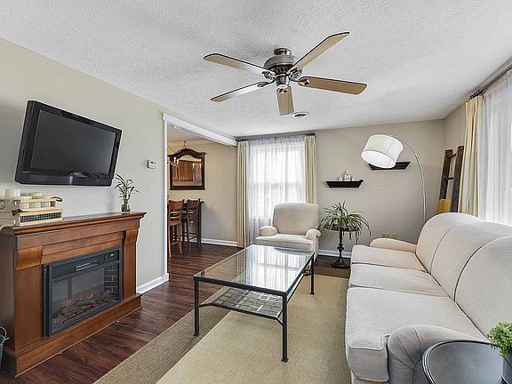 4th image of 2033 Gaylann Dr