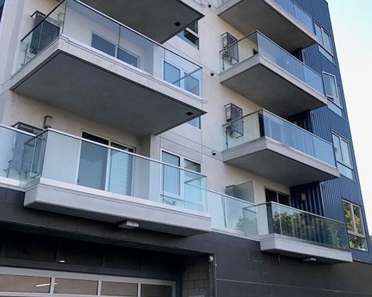 4th image of 105 S. Mariposa #407