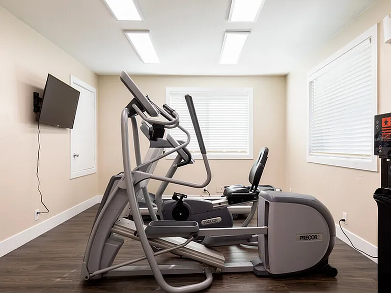 24/ 7 Fitness Room