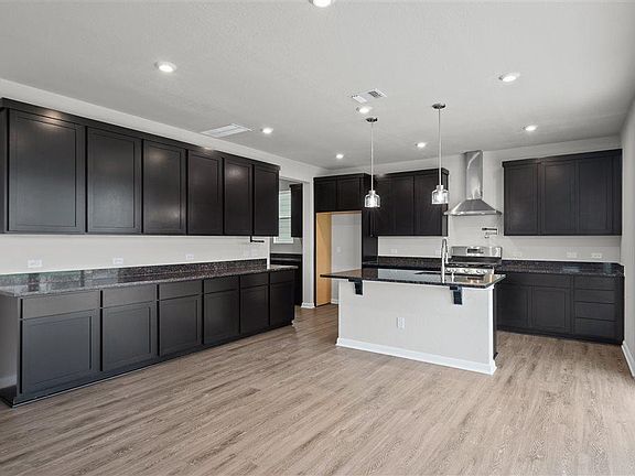 5th image of 20601 Stelfox St