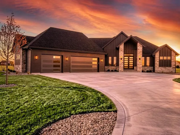 N67W34857 Ireland DRIVE, Oconomowoc, WI 53066