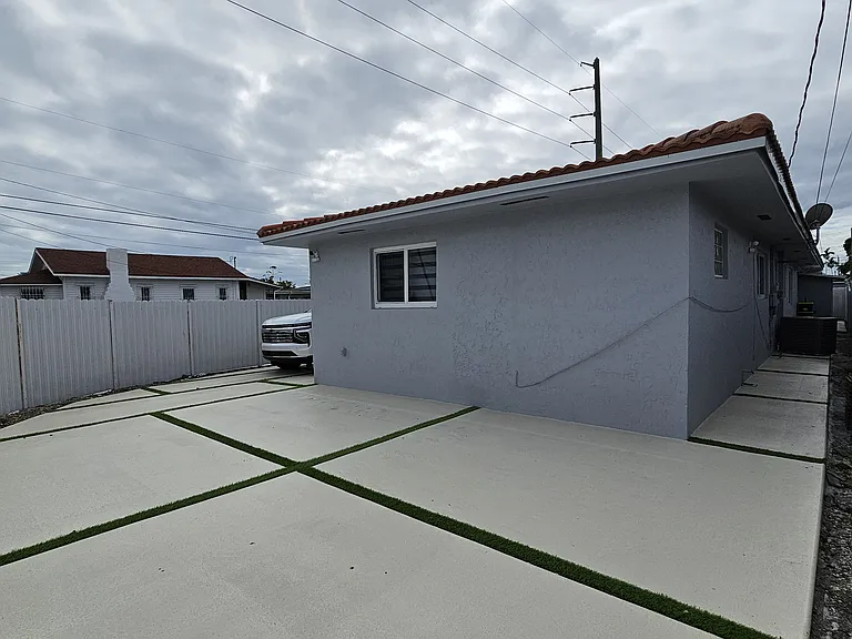 5815 NW 5th St — Photo 7