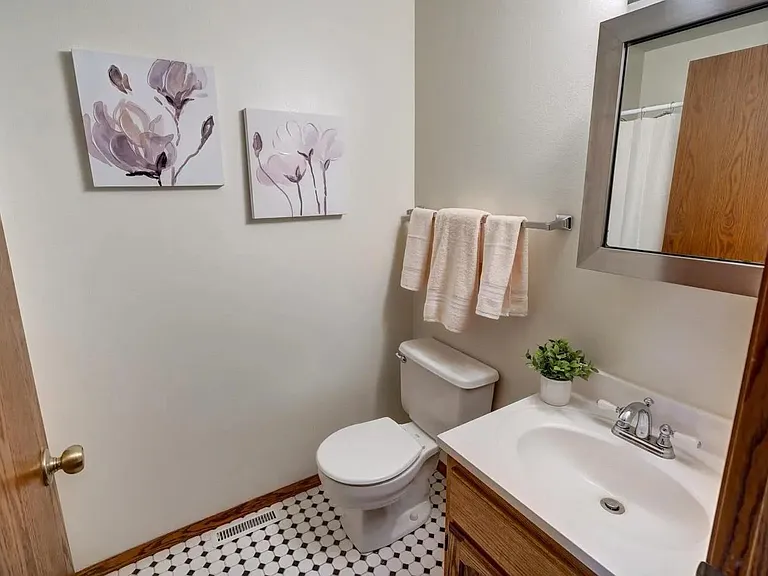 1513 Deerwood Dr — Photo 16