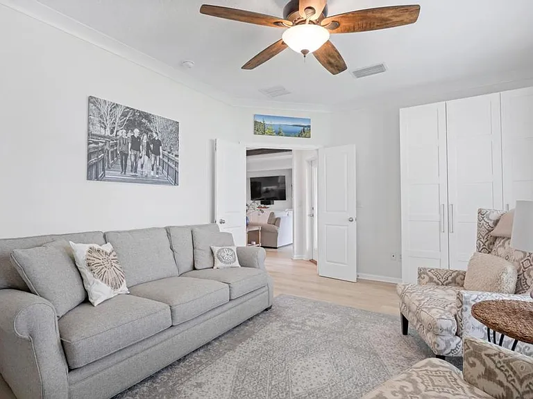 221 Marquesa Cir — Photo 35