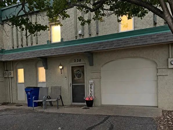 222 Castillian Blvd, Hays, KS 67601