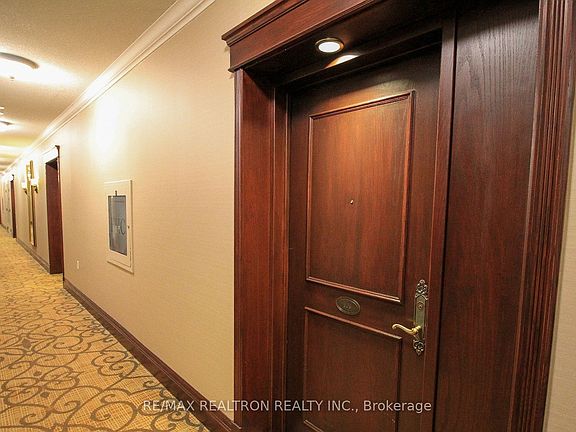 3rd image of 1 Clairtrell Rd Unit 808