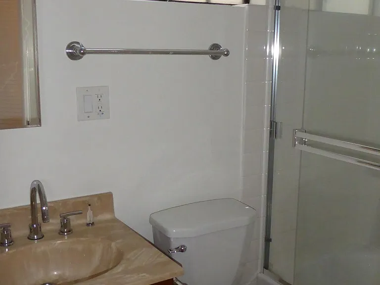 6207 Whitsett Ave — Photo 9