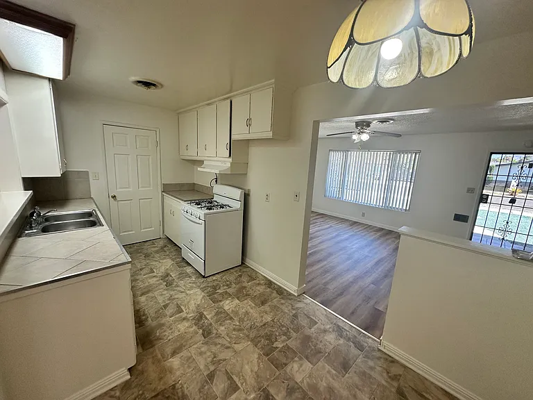 941 Leslie Dr — Photo 8