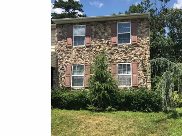 31 Normans Ford Dr, Sicklerville, NJ 08081